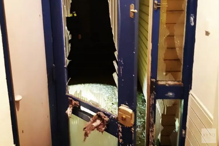 Woning door explosief zwaar vernield
