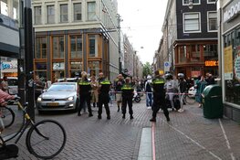 Peter R. de Vries neergeschoten op Lange Leidsedwarsstraat, verdachte voortvluchtig