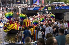 Canal Parade Pride Amsterdam in volle gang (fotoalbum)