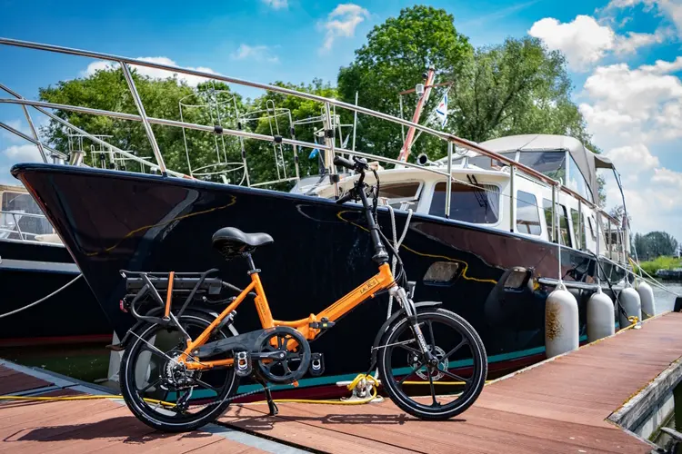 De perfecte elektrische vouwfiets voor watersportliefhebbers