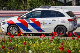 Bestuurder rijdt door bij controle en verwondt agent