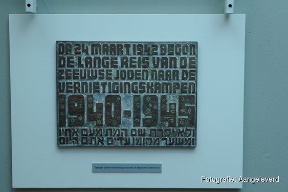 Herinneringsplaquette gedeporteerde Zeeuwse Joden tijdelijk naar de ZB vanwege restauratie station Middelburg