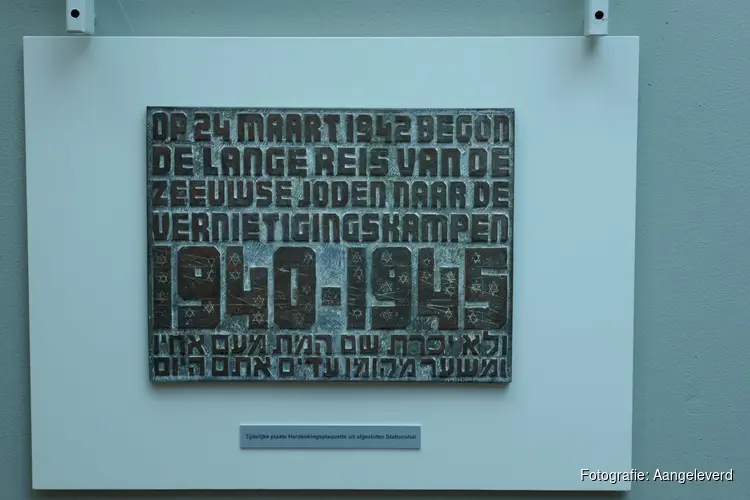 Herinneringsplaquette gedeporteerde Zeeuwse Joden tijdelijk naar de ZB vanwege restauratie station Middelburg