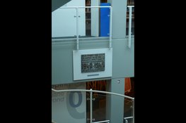 Herinneringsplaquette gedeporteerde Zeeuwse Joden tijdelijk naar de ZB vanwege restauratie station Middelburg