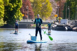 Clean up on Tour in Middelburg: Sportief suppen voor een plasticvrije gracht tijdens de Watersportdagen
